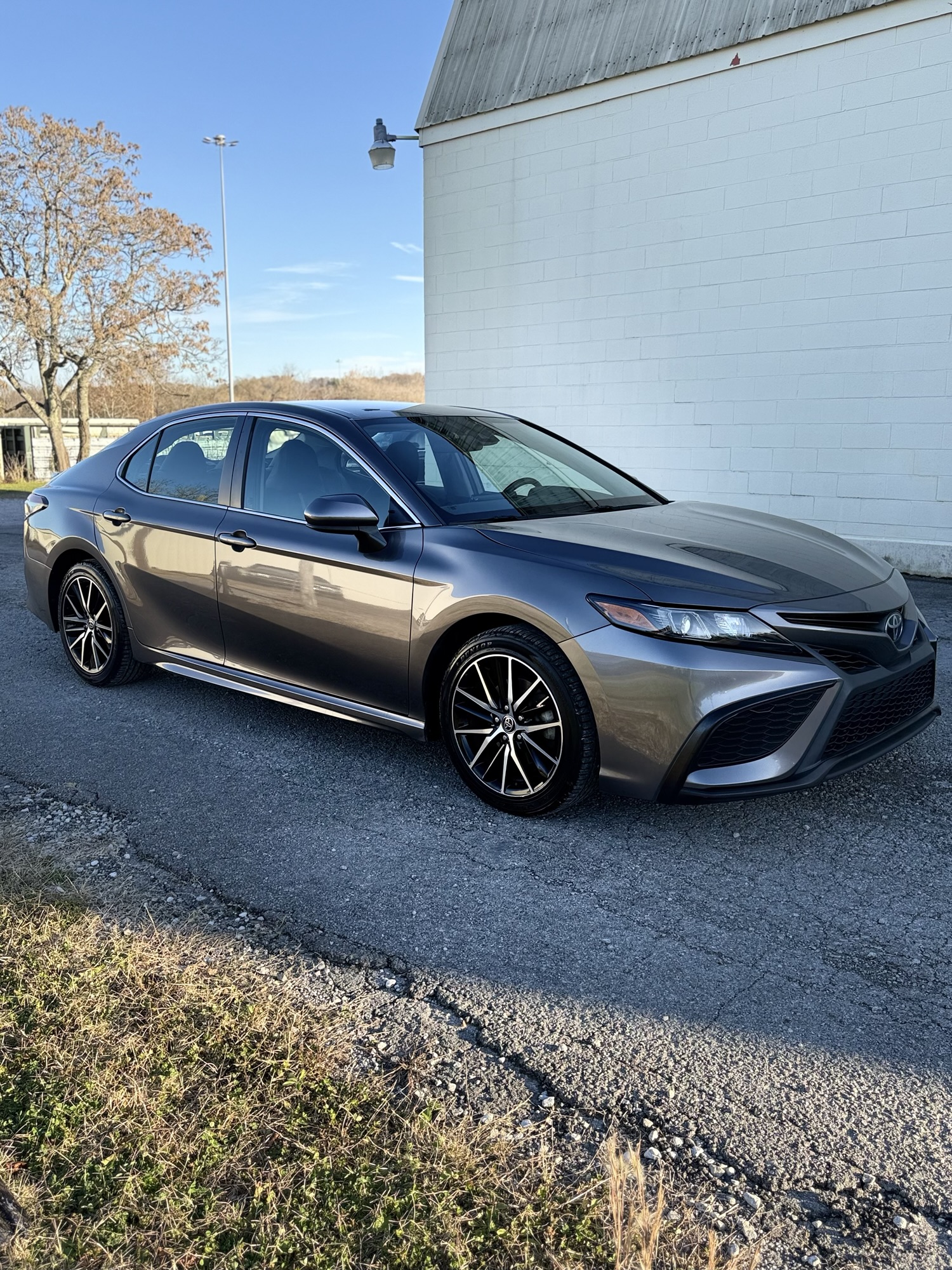 2021 Toyota Camry SE's photo