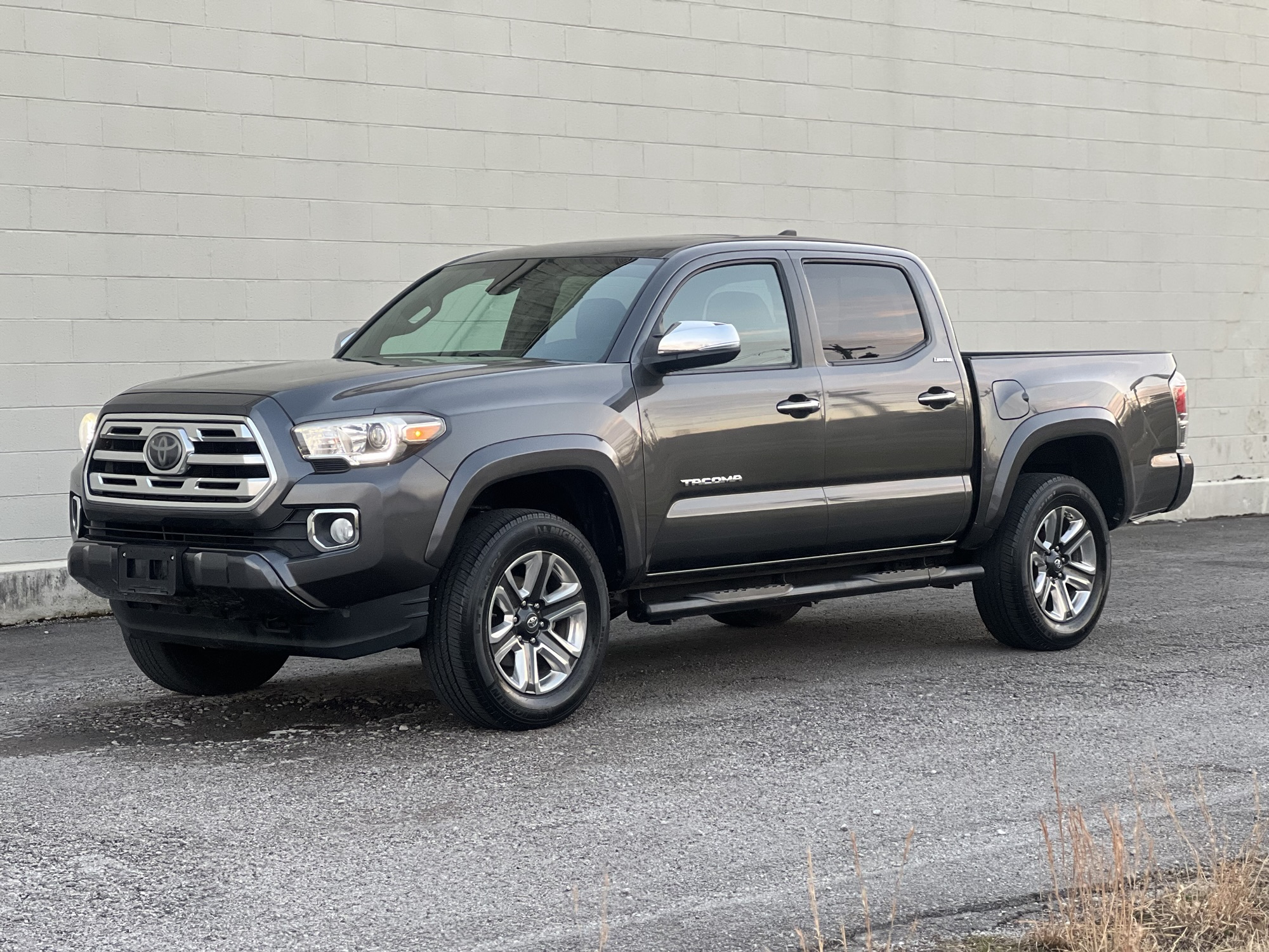 2019 Toyota Tacoma Limited's photo